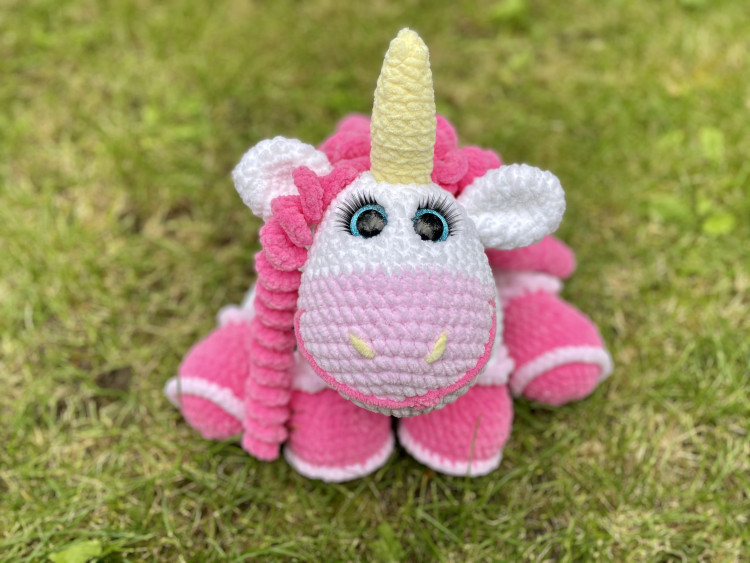  Вязаная крючком плюшевая игрушка Единорожка (сидит) белый-розовый. Рост 52 см — CRYSTAL SHOP