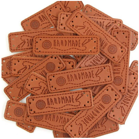 Бирка нашивка кожаная Hand Made пуговица и шпилька. Горизонтальная. Коричневая (1 шт) — CRYSTAL SHOP