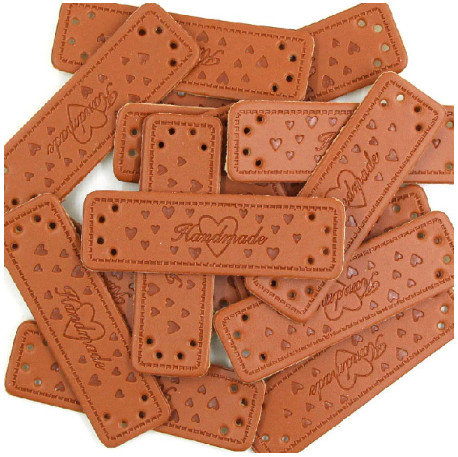 Бирка нашивка кожаная Hand Made сердца. Горизонтальная. Коричневая (1 шт) — CRYSTAL SHOP